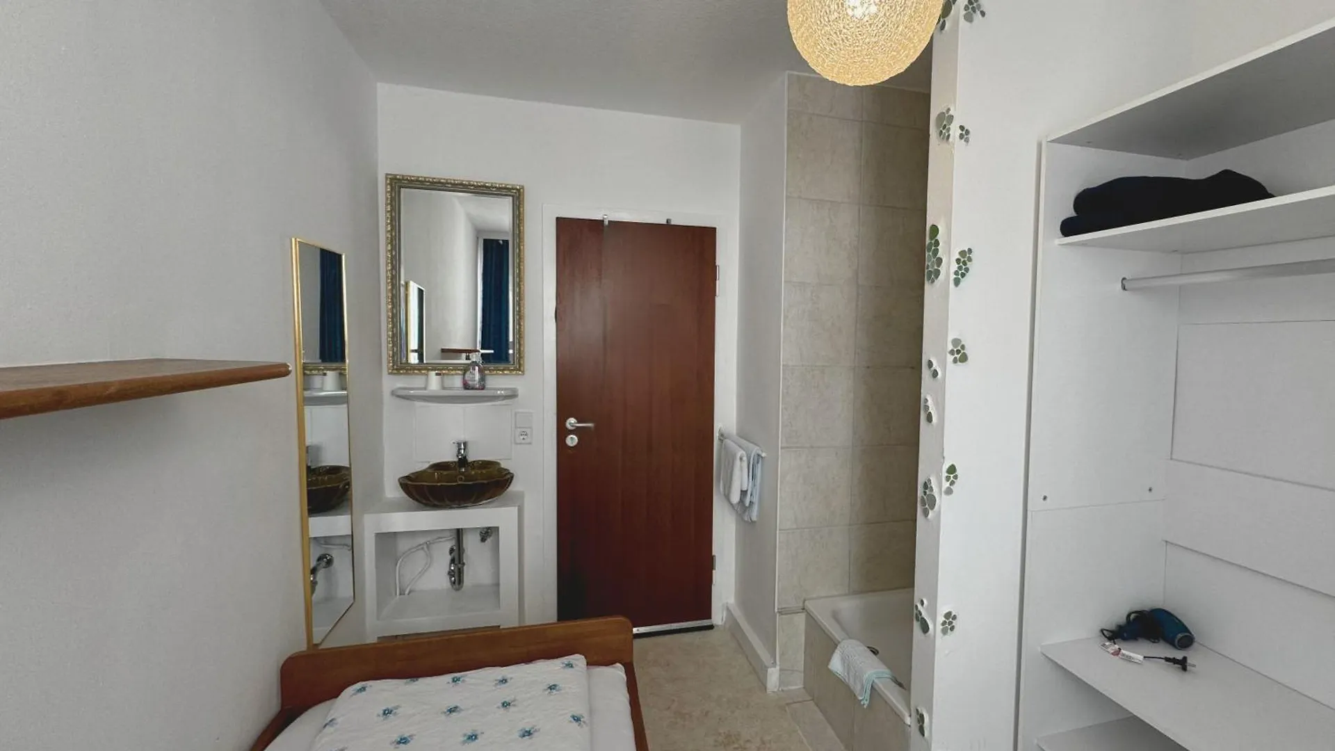 Hotel Hostel Heinzelmaennchen Cologne